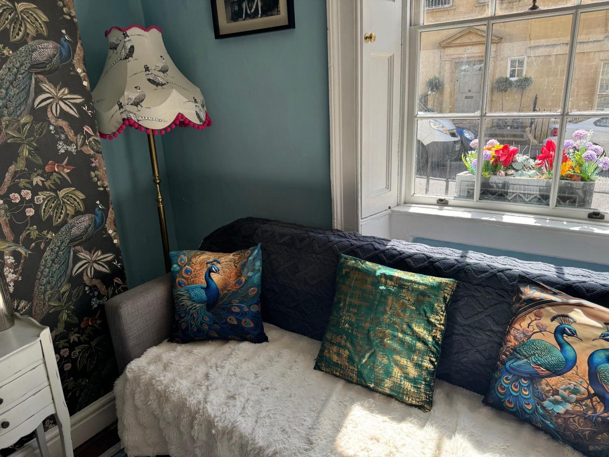 City Centre - Rivers Street, Quiet 2 Bed Ground Floor Georgian Garden Apartment 4* Bath