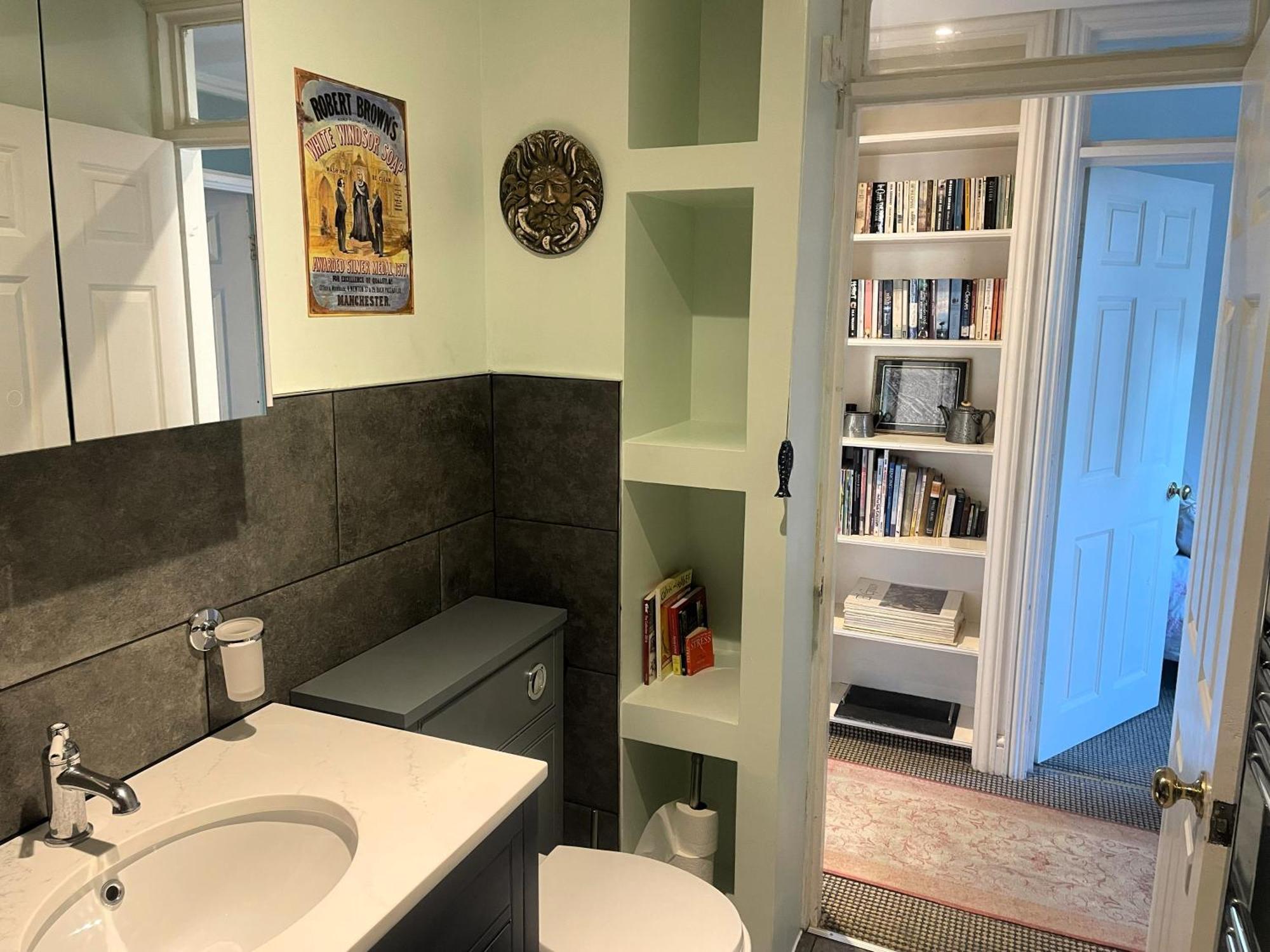 Georgian Garden Flat With Free Parking *