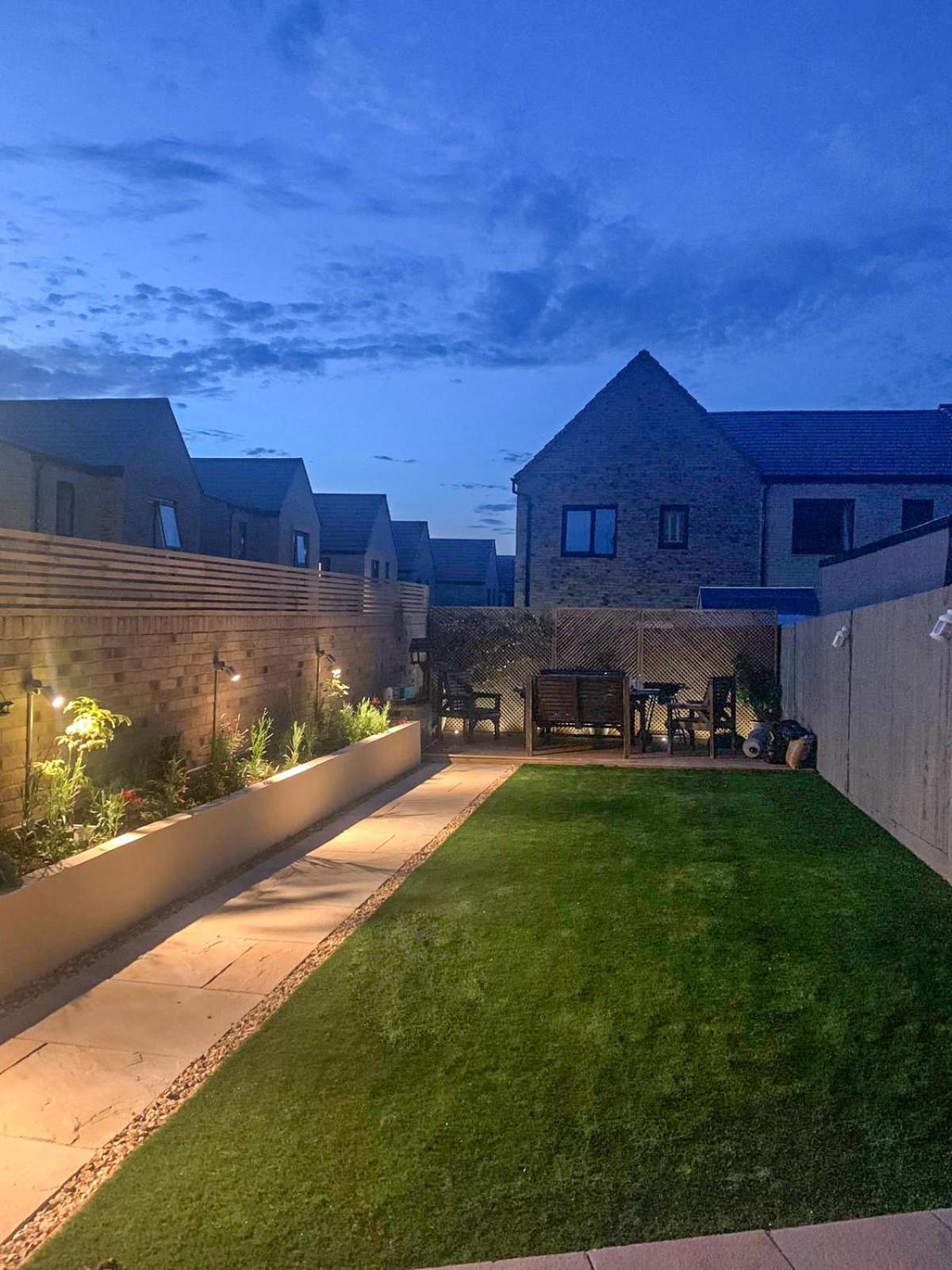 Modern 3 Bedroom House With Parking