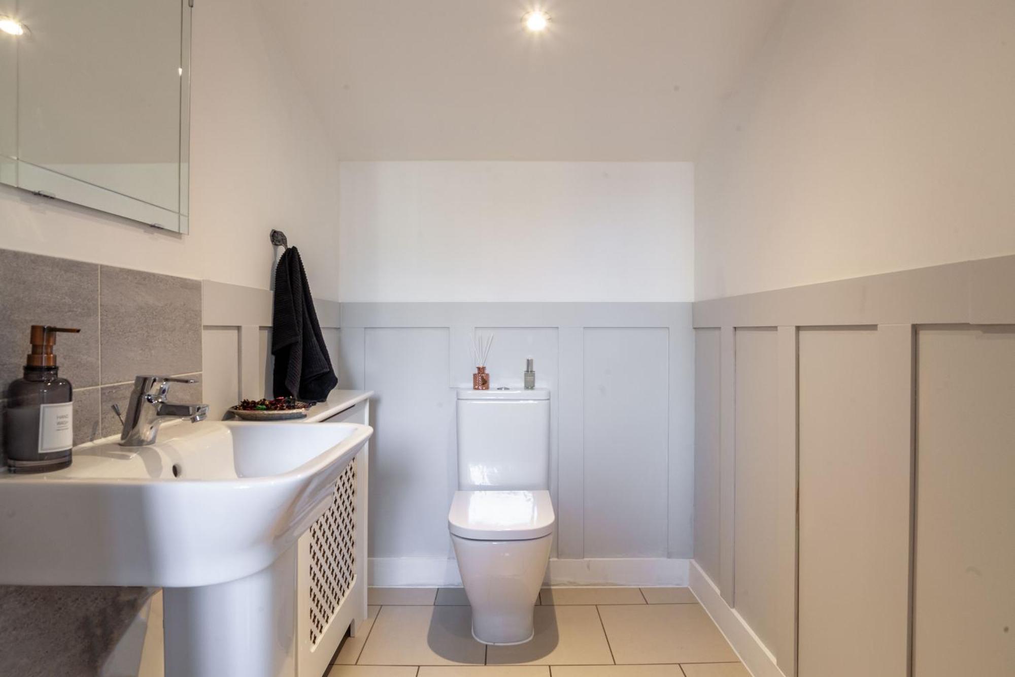 Modern 3 Bedroom House With Parking Holiday home Bath