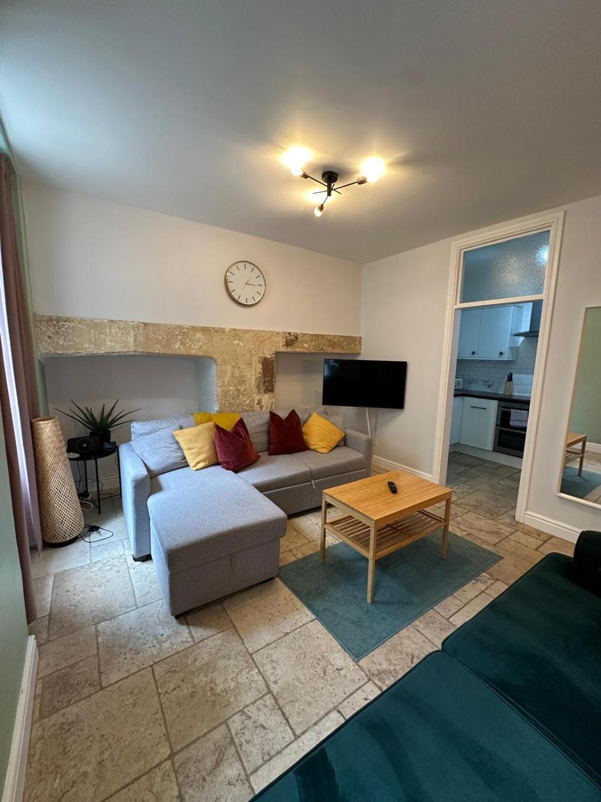 Wonderful In With Garden - Sleeps 8 Bath