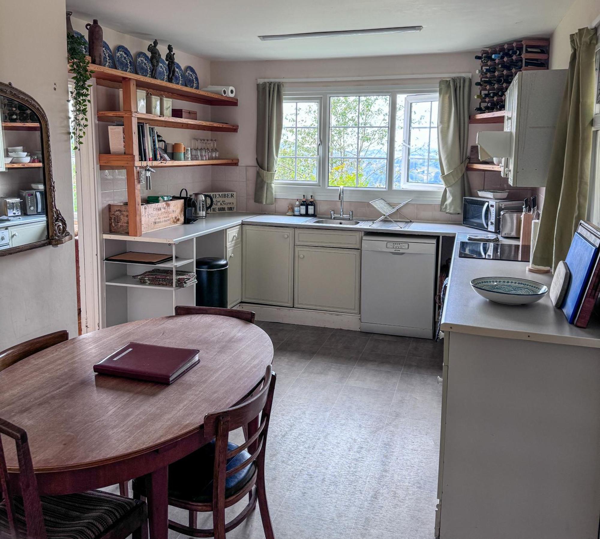 Spacious In Bath, Nature And City!
