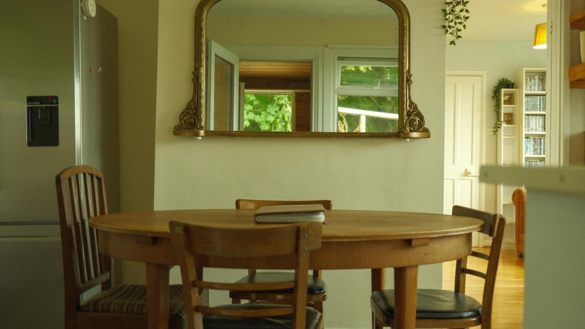 Lodge Spacious In Bath, Nature And City!