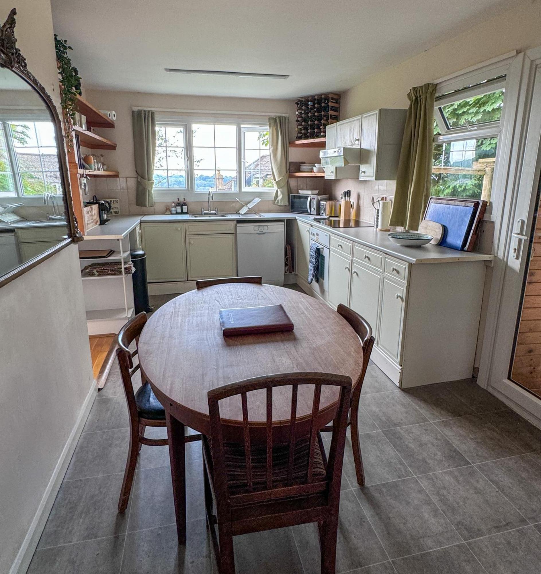 Lodge Spacious In Bath, Nature And City! Bath