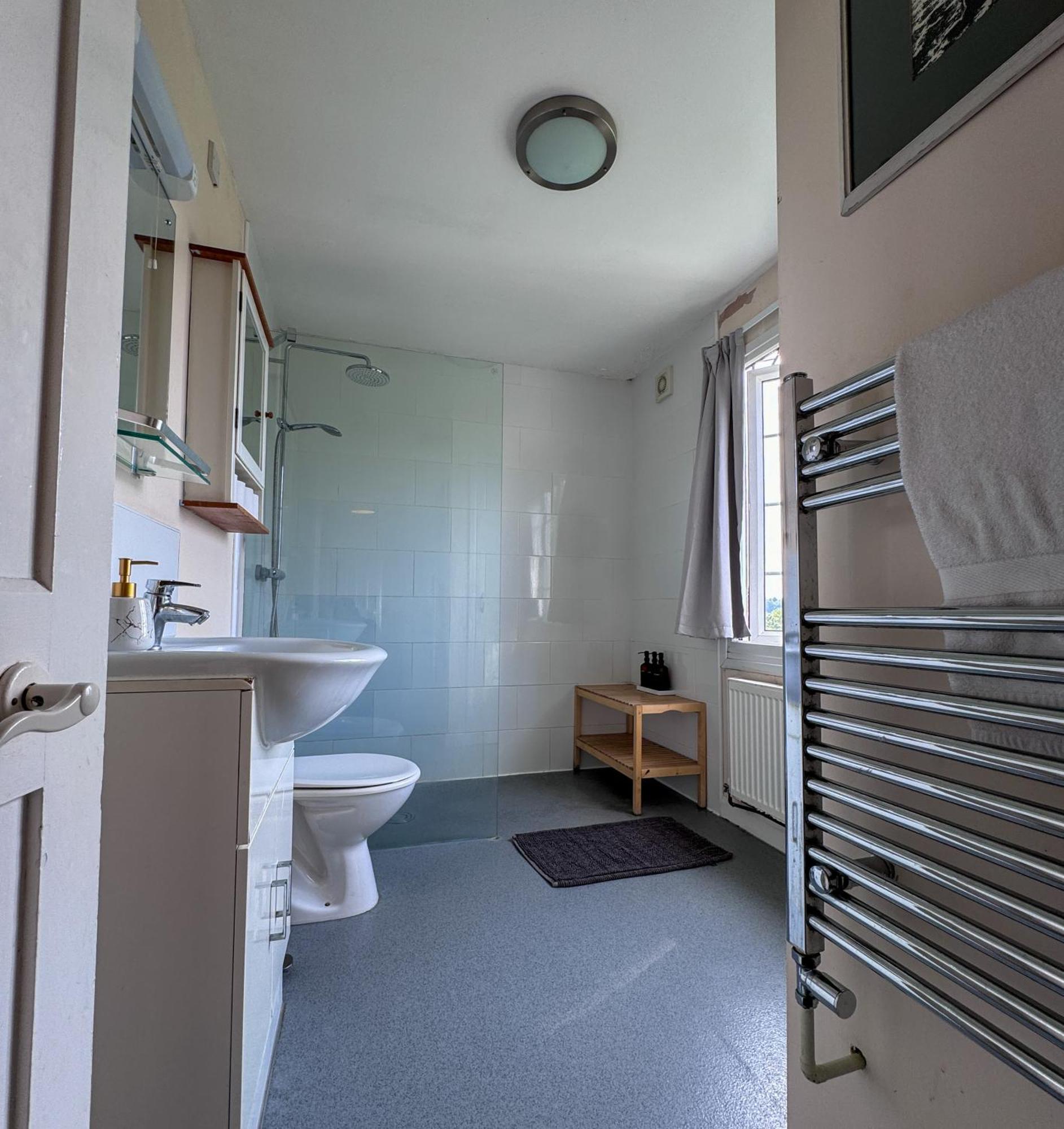 Lodge Spacious In Bath, Nature And City! *