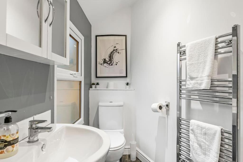 Boutique Abode In Central Bath - Parking