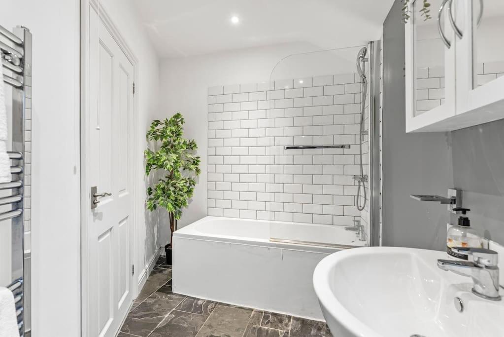 Boutique Abode In Central Bath - Parking * Bath