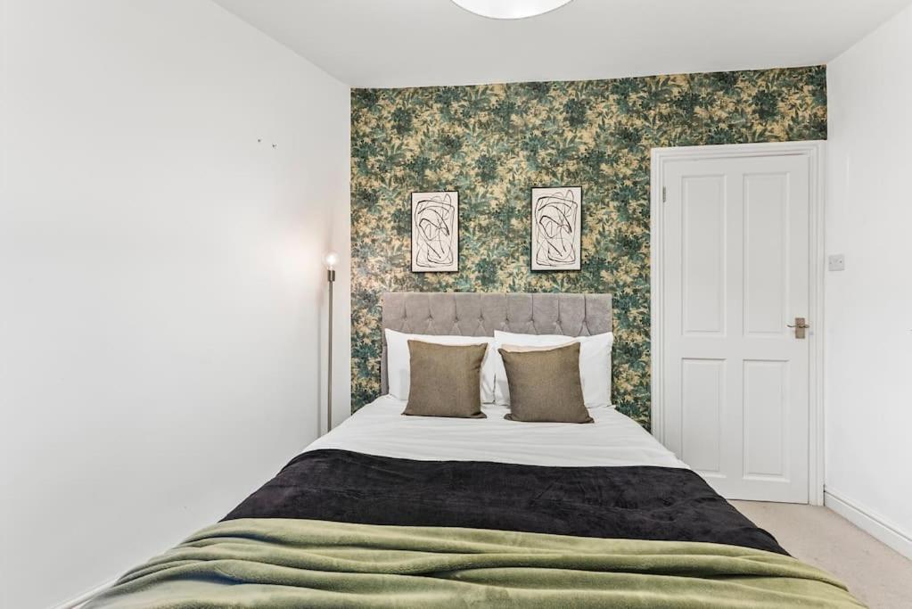 Boutique Abode In Central Bath - Parking
