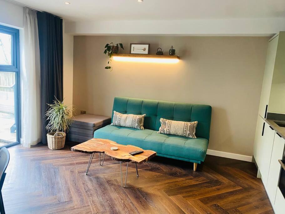 The Sanctuary, Luxury In * Bath