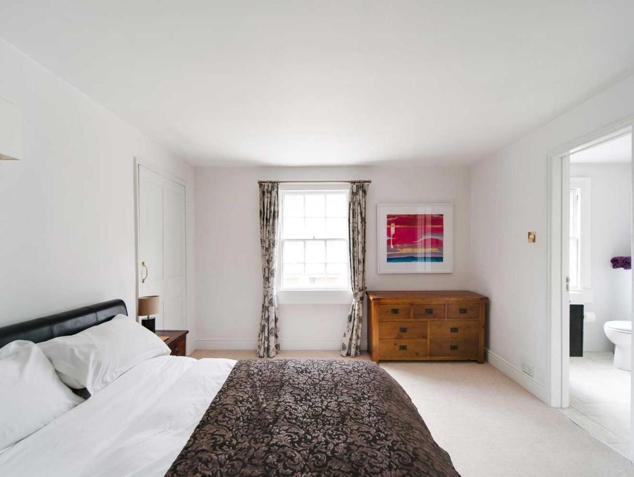 Apartment Stylish Three Bedroom In Heart Of *