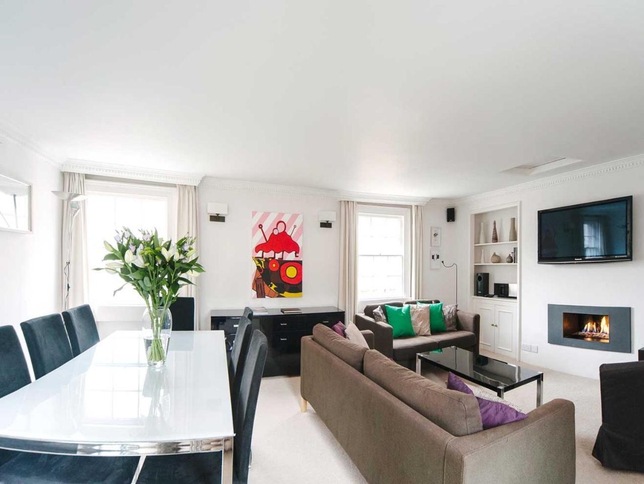Apartment Stylish Three Bedroom In Heart Of