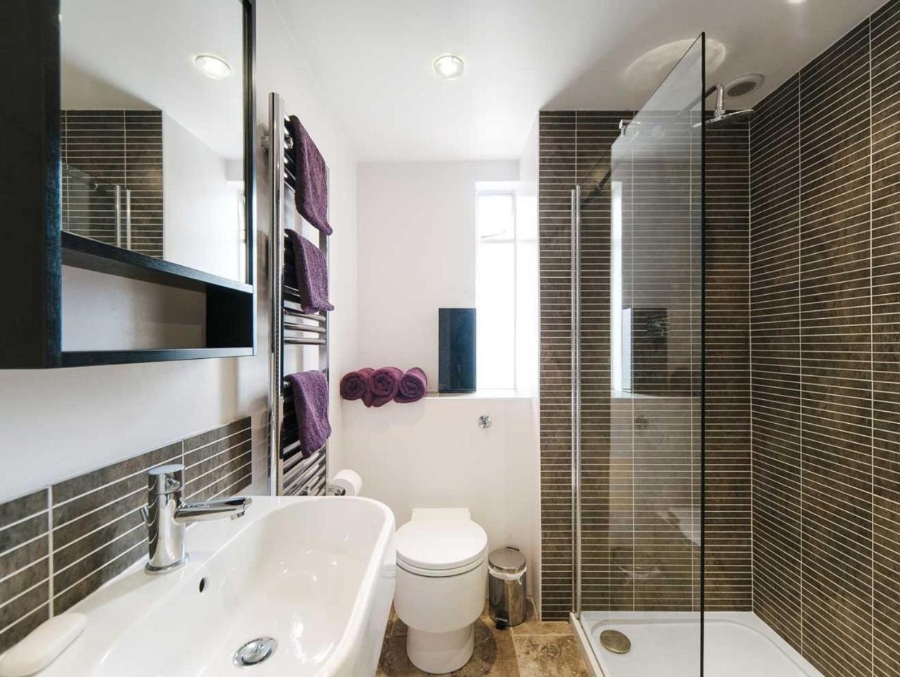 Stylish Three Bedroom In Heart Of Apartment Bath