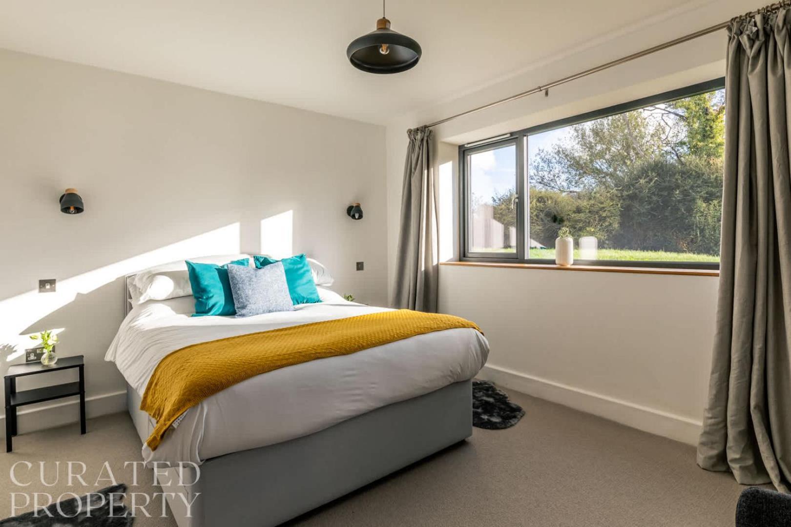 Stunning 5 Bedroom With Garden & Panoramic Views! * Bath