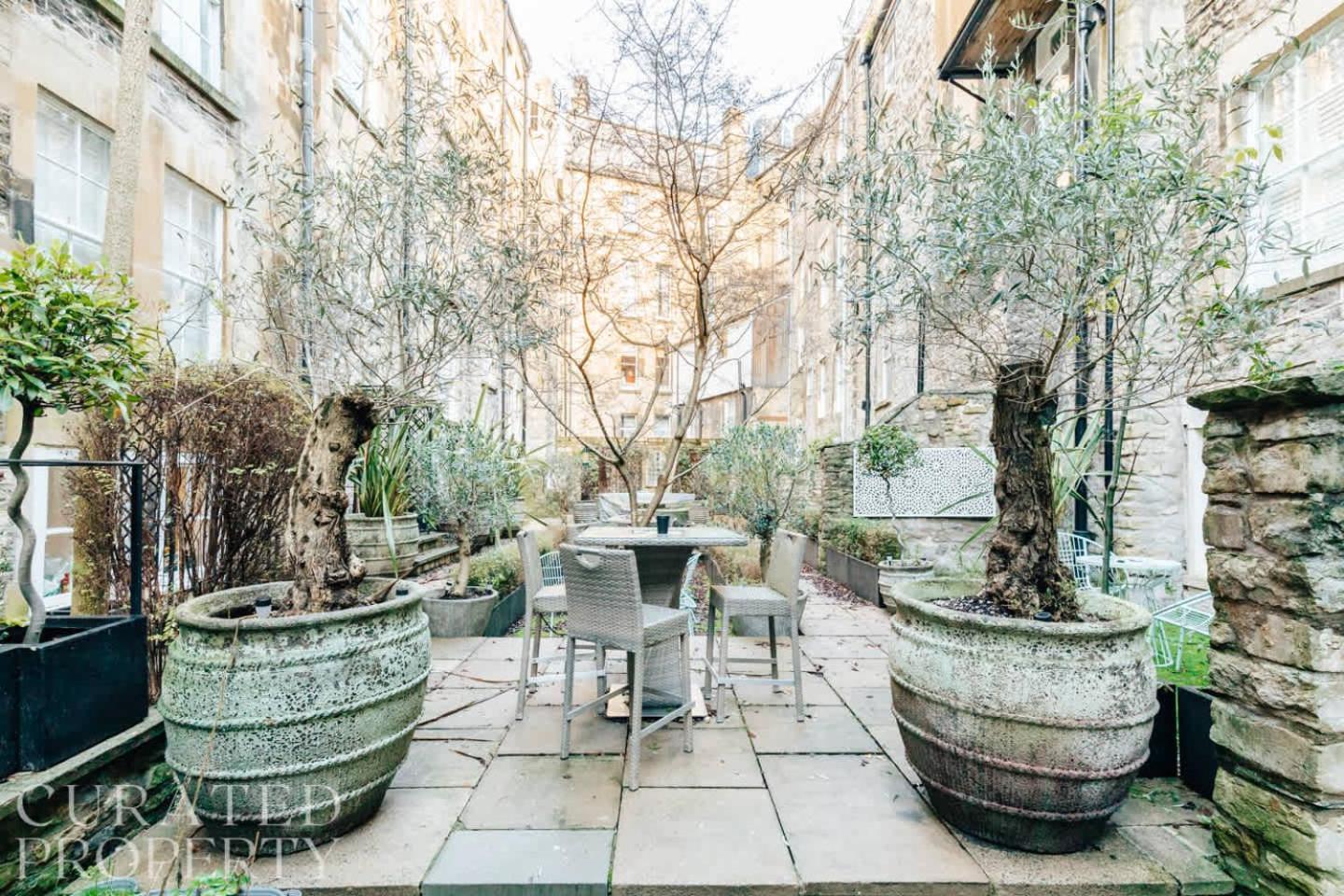 Apartment Stunning Bath