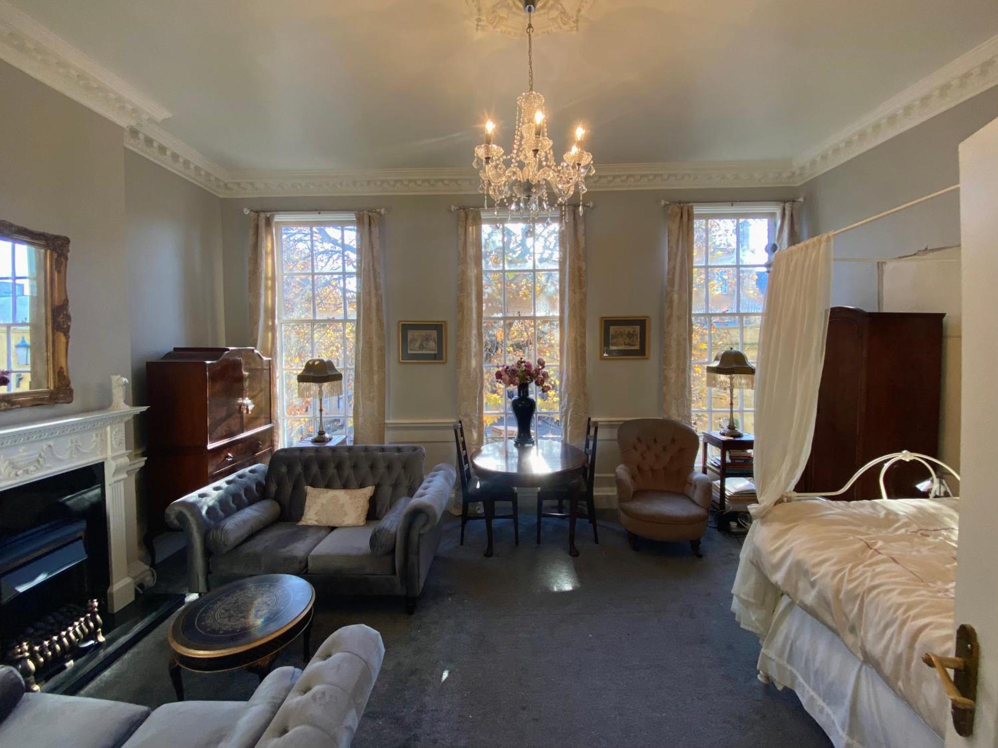 Elegant & Romantic - Entire Flat With 2 Magnificent Views Bed & Breakfast Bath