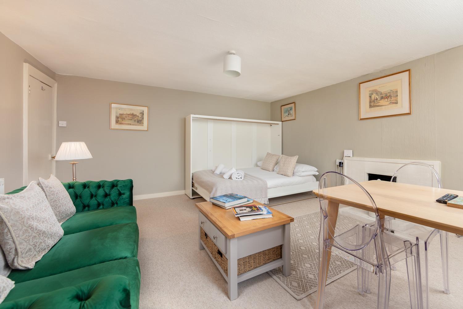 Lovely Georgian Loft In The Very Centre Of *