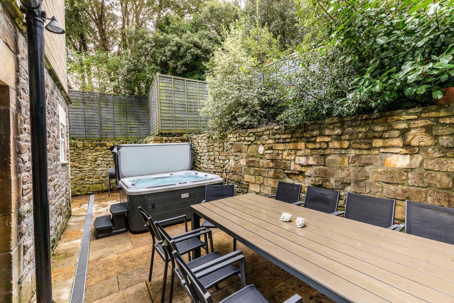 Locksbrook - Hot Tub - Spacious Outdoor Space Apartment