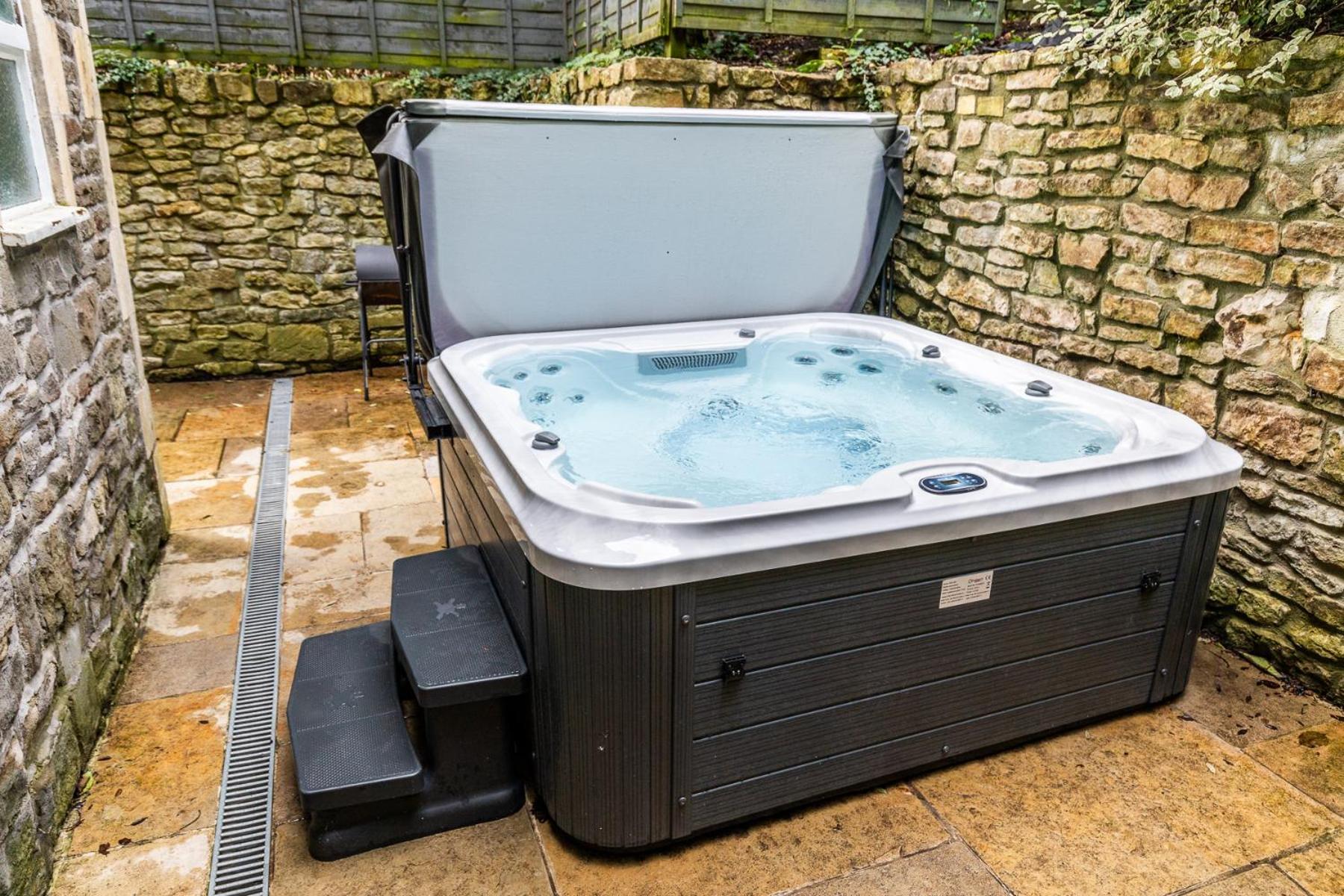 Locksbrook - Hot Tub - Spacious Outdoor Space Apartment Bath