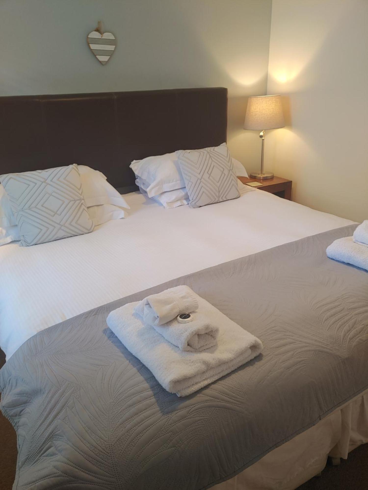 The House - Free 1st Breakfast - Free Parking Apartment Bath