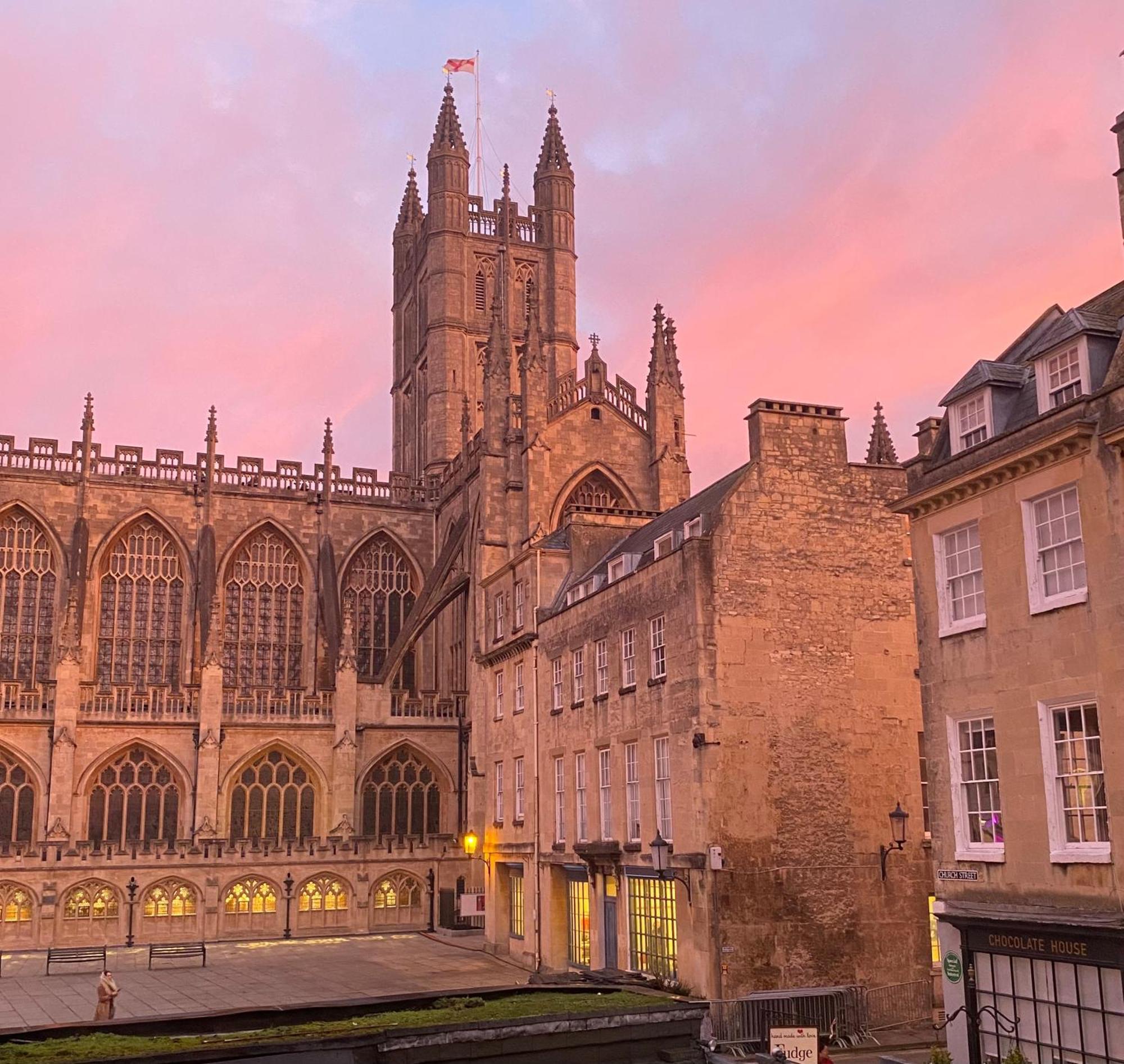 Elegant & Romantic - Entire Flat With 2 Magnificent Views Bed & Breakfast Bath