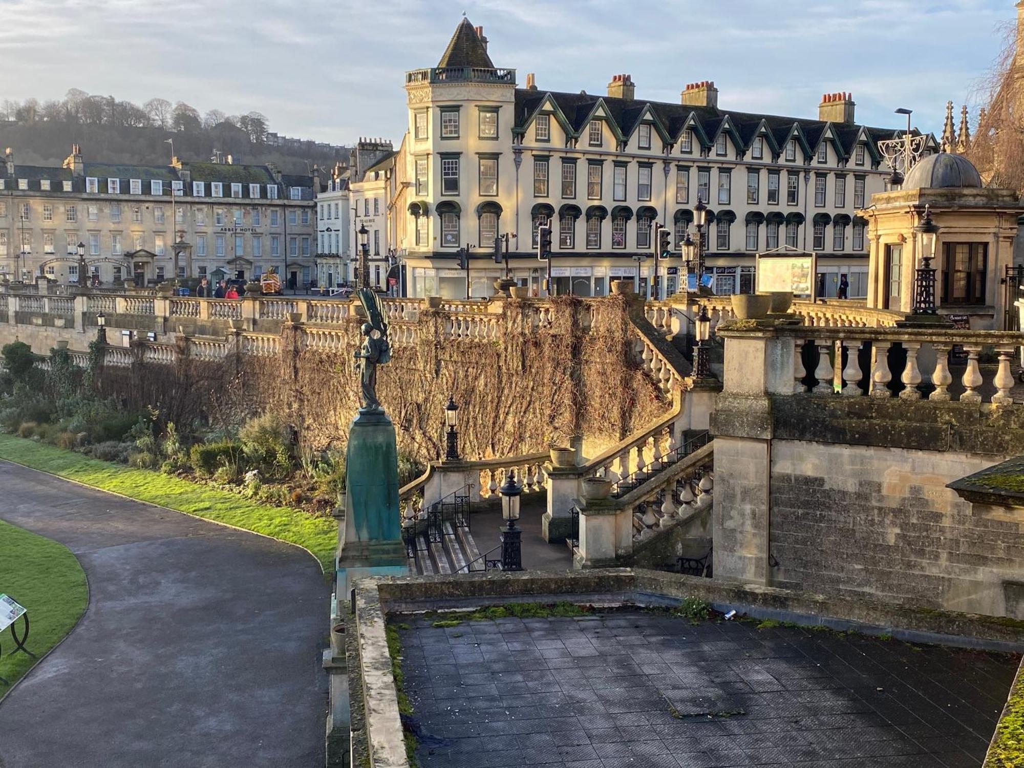 Elegant & Romantic - Entire Flat With 2 Magnificent Views Bed & Breakfast