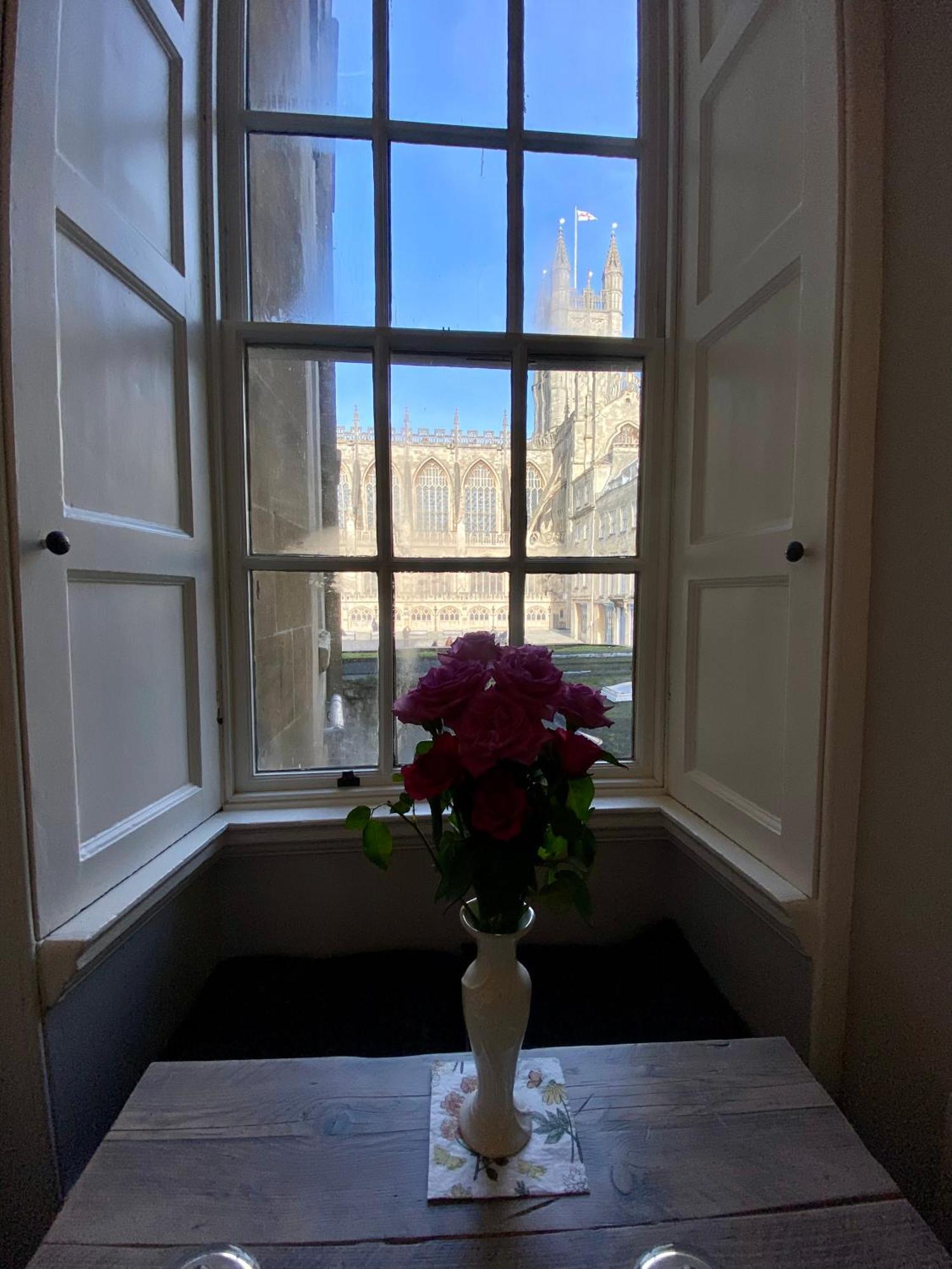Elegant & Romantic - Entire Flat With 2 Magnificent Views Bed & Breakfast Bath