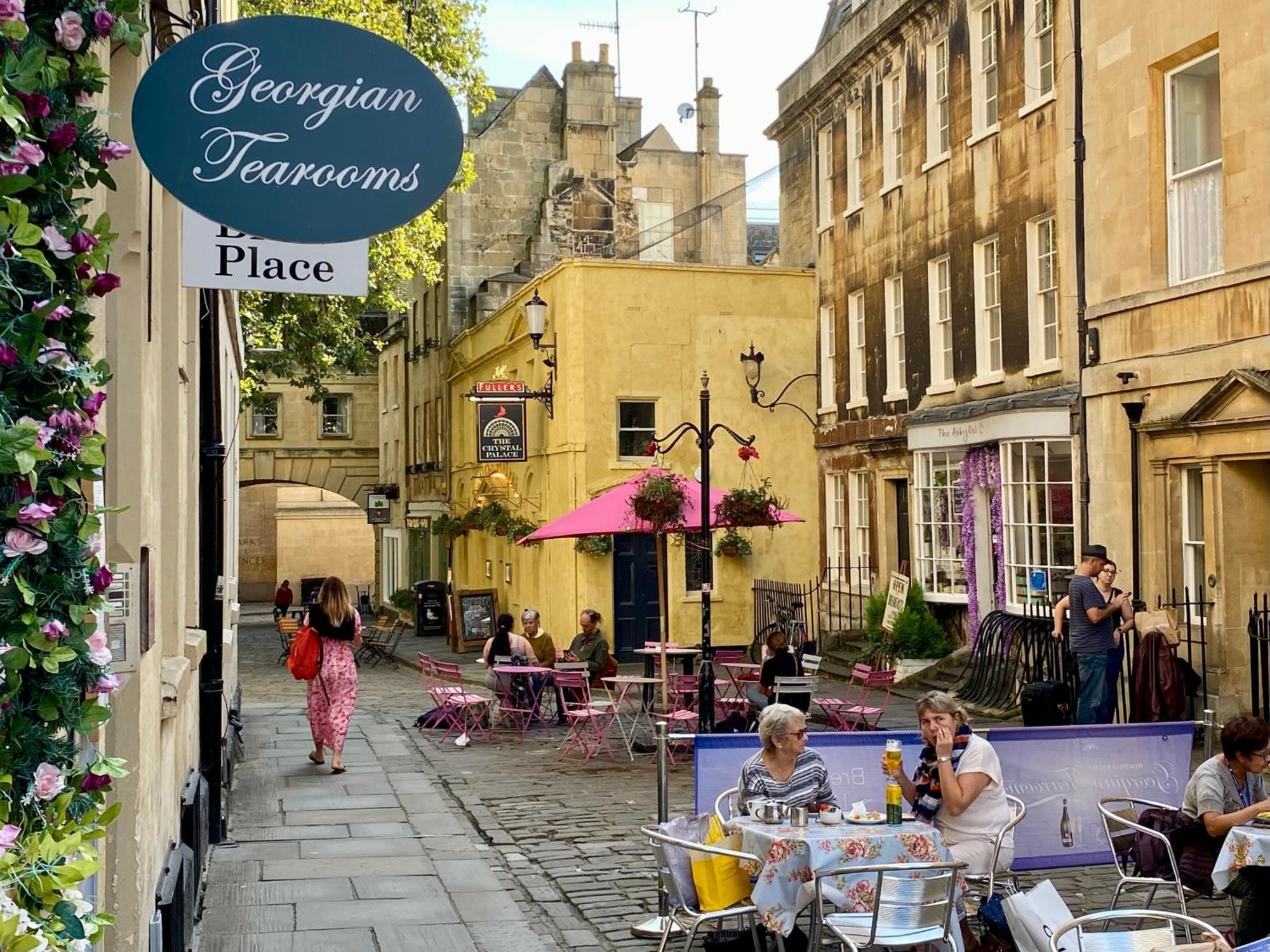 Elegant & Romantic - Entire Flat With 2 Magnificent Views * Bath