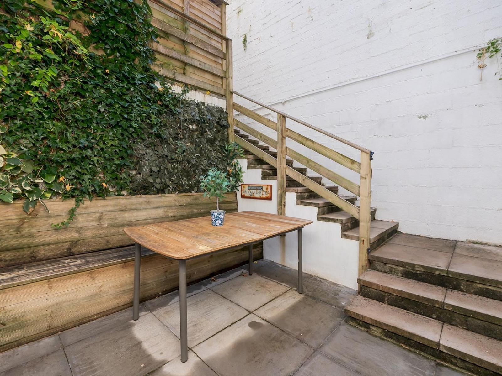 Pass The Keys Courtyard Apartment