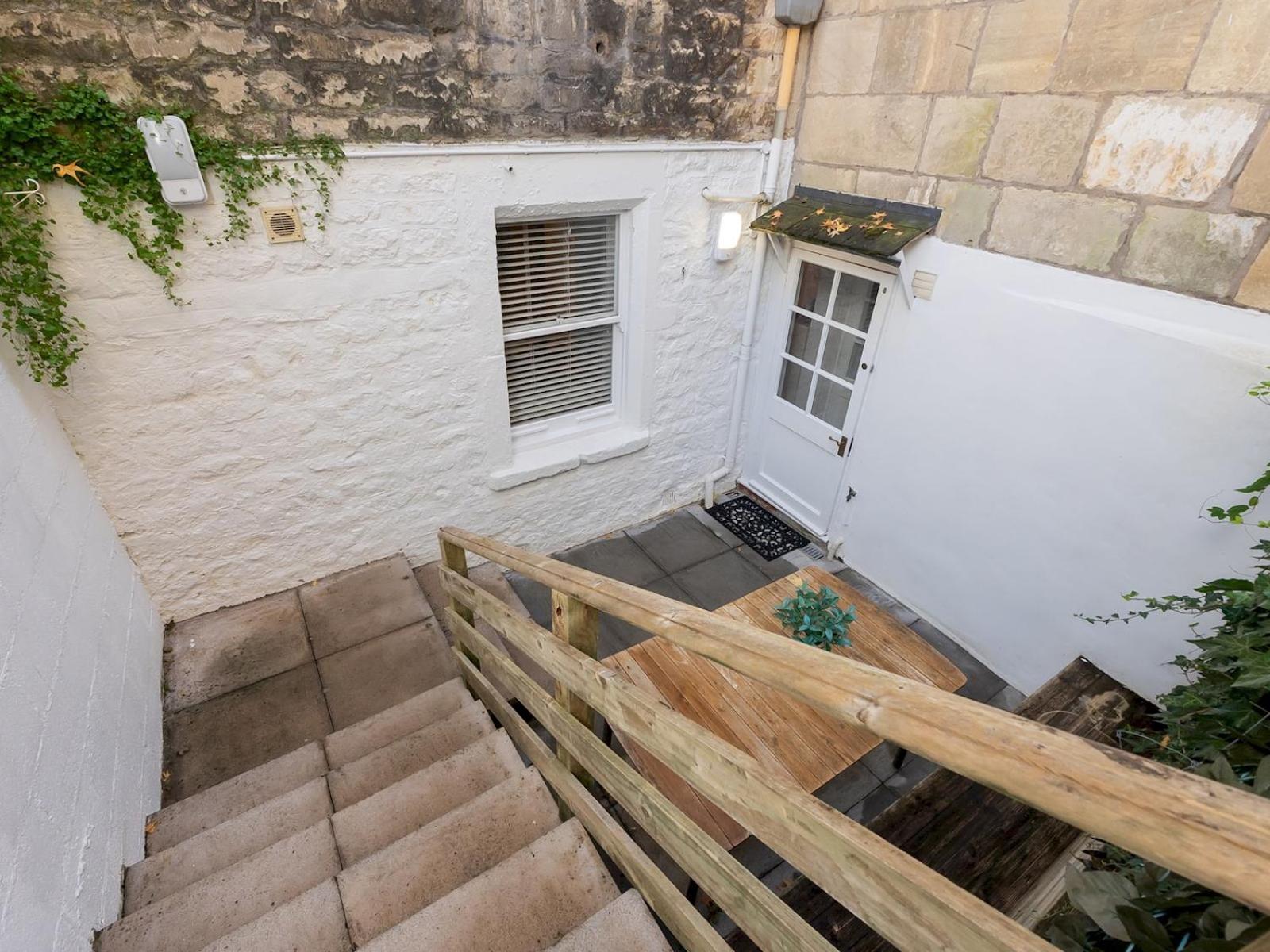 Apartment Pass The Keys Courtyard *