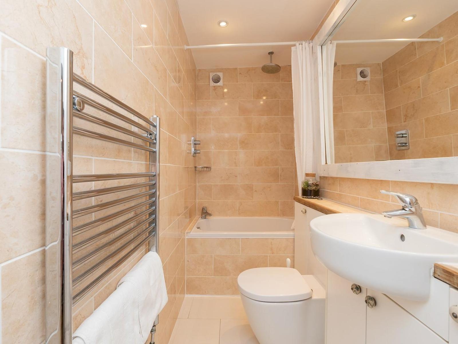 Apartment Pass The Keys Courtyard Bath