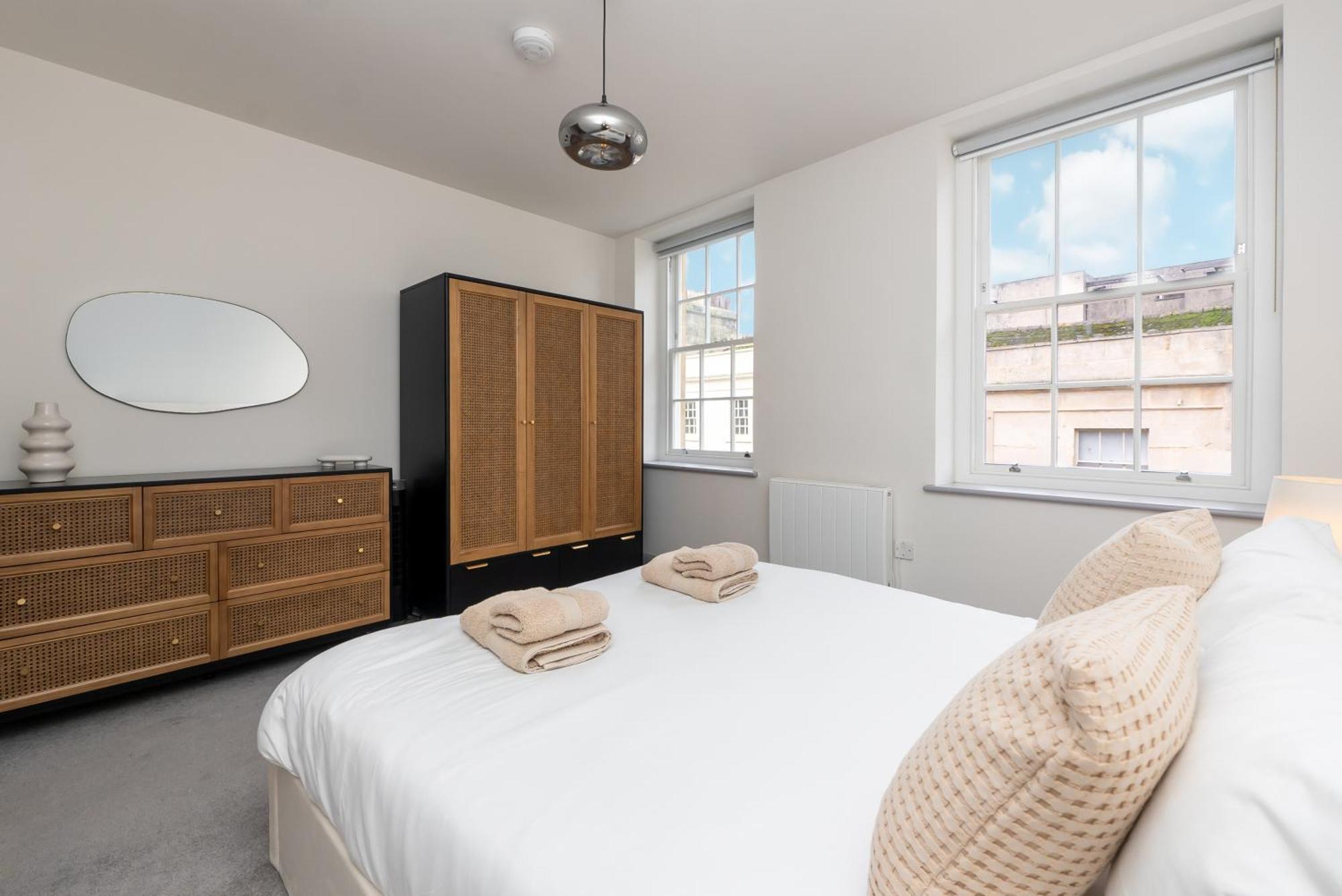 Street Penthouse * Bath