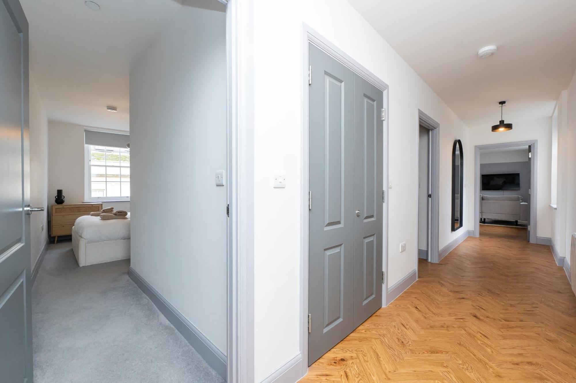 Apartment Street Penthouse Bath