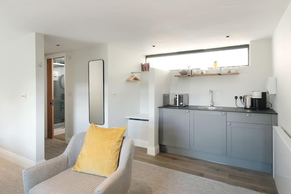 The Portland Mews With Parking Apartment *