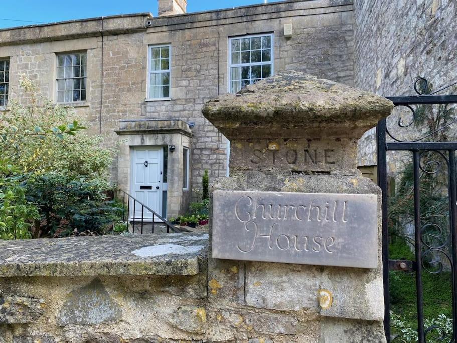 Churchill House - Two Bedrooms - Street Parking - Garden Holiday home