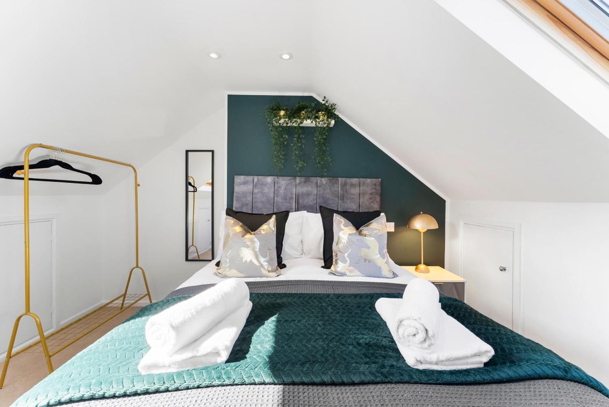 Stylish And Stunning 4 Bed In Bath - Parking And Garden *