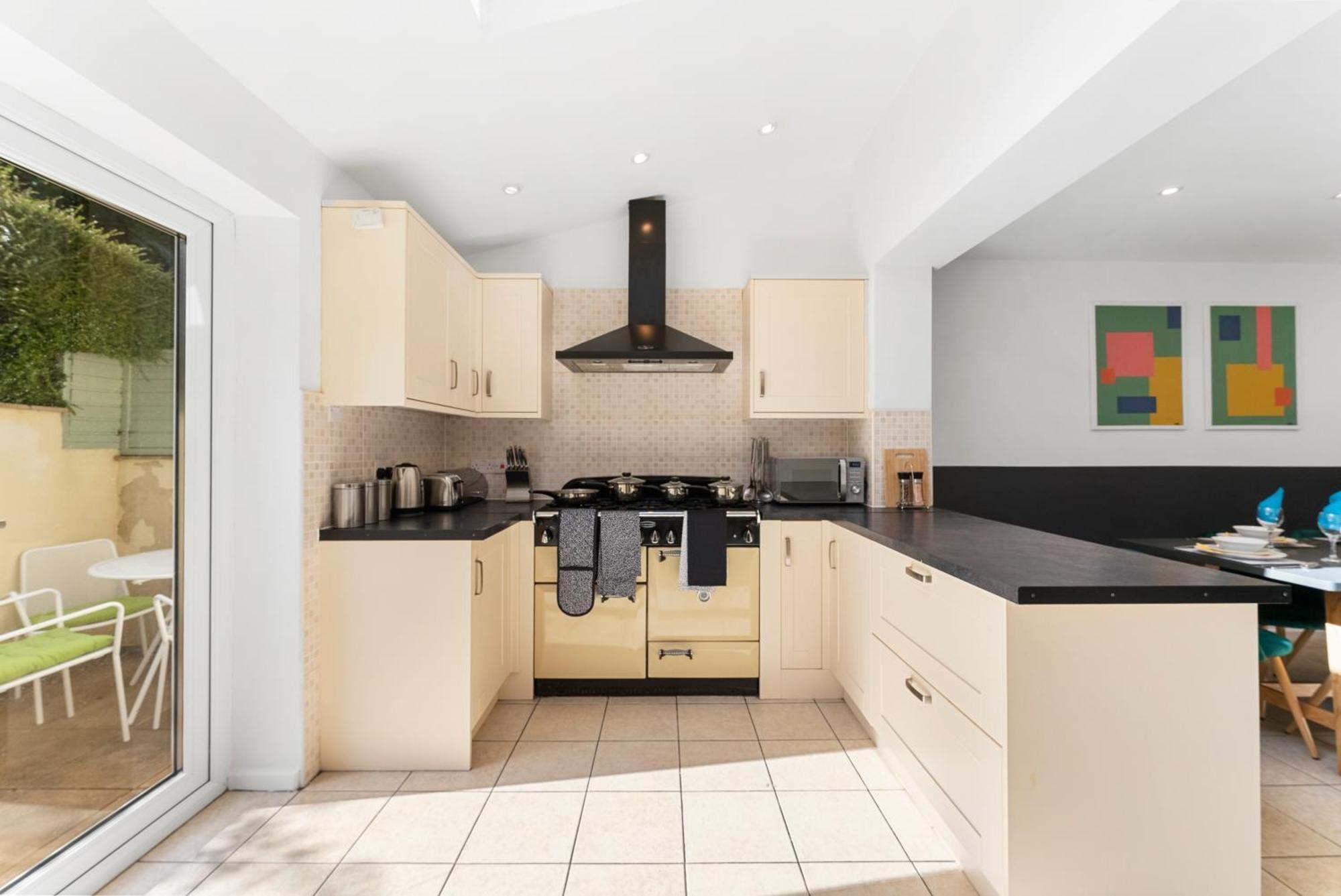 Holiday home Stylish And Stunning 4 Bed In Bath - Parking And Garden