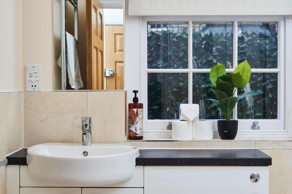 The Beautiful Gem Of - Sleeps 16 Apartment *