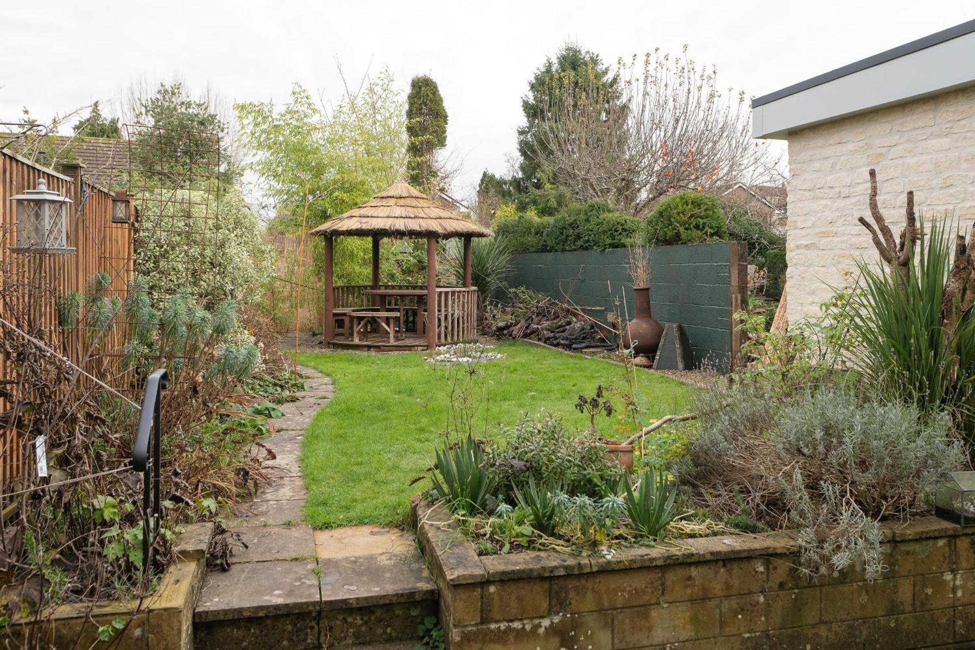 Churchill House - Two Bedrooms - Street Parking - Garden Bath