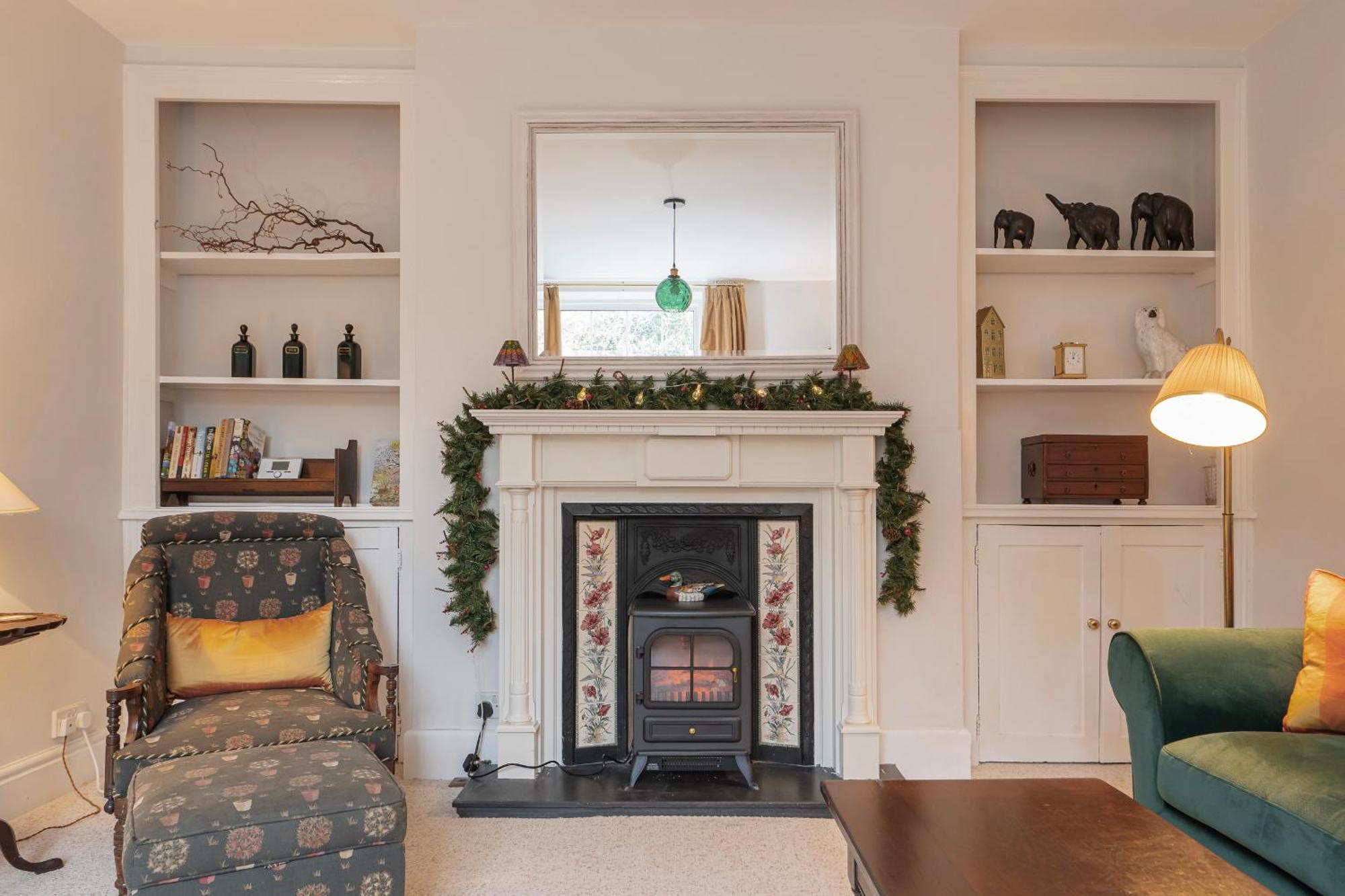 Churchill House - Two Bedrooms - Street Parking - Garden * Bath