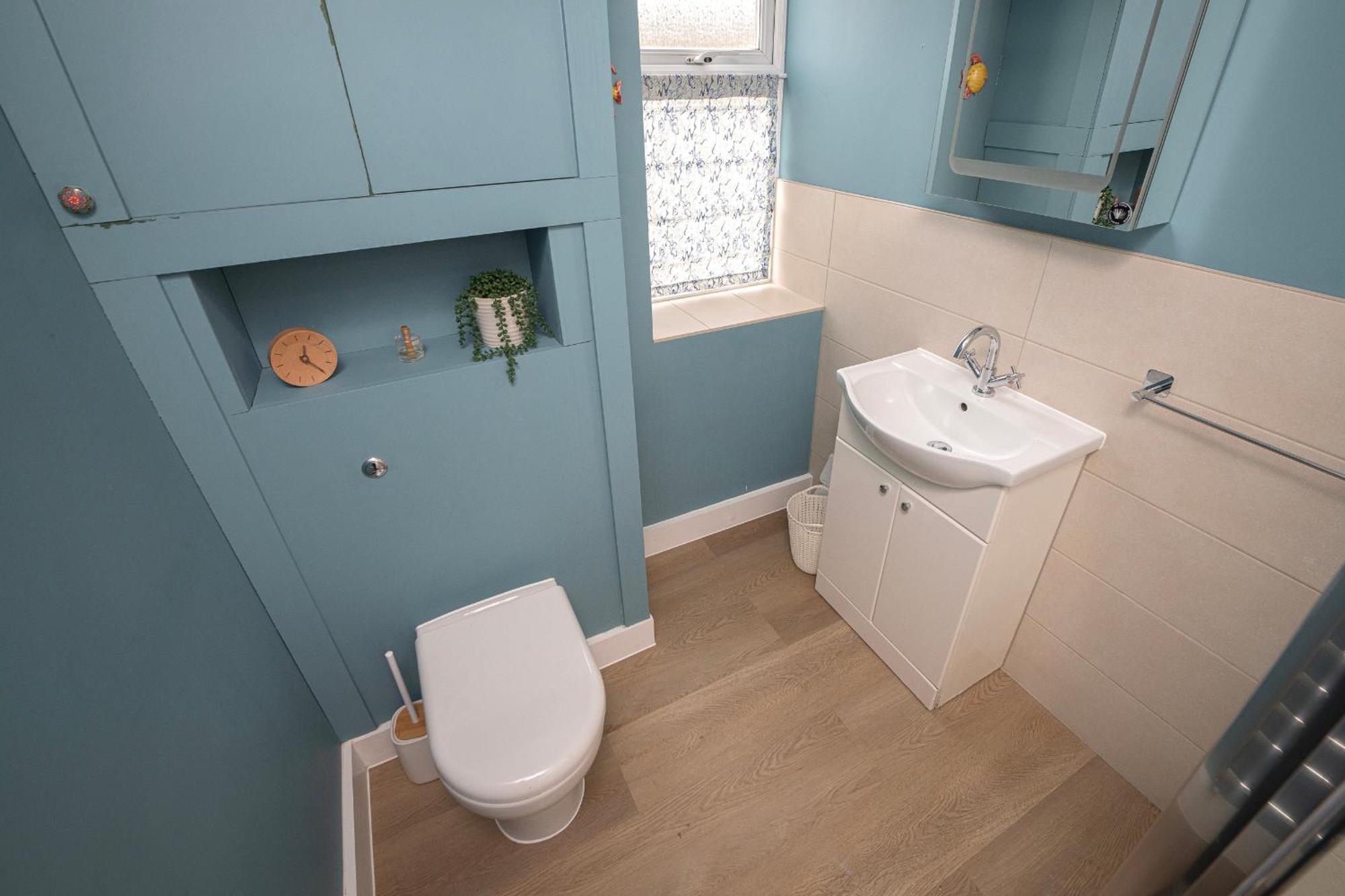 Churchill House - Two Bedrooms - Street Parking - Garden Holiday home