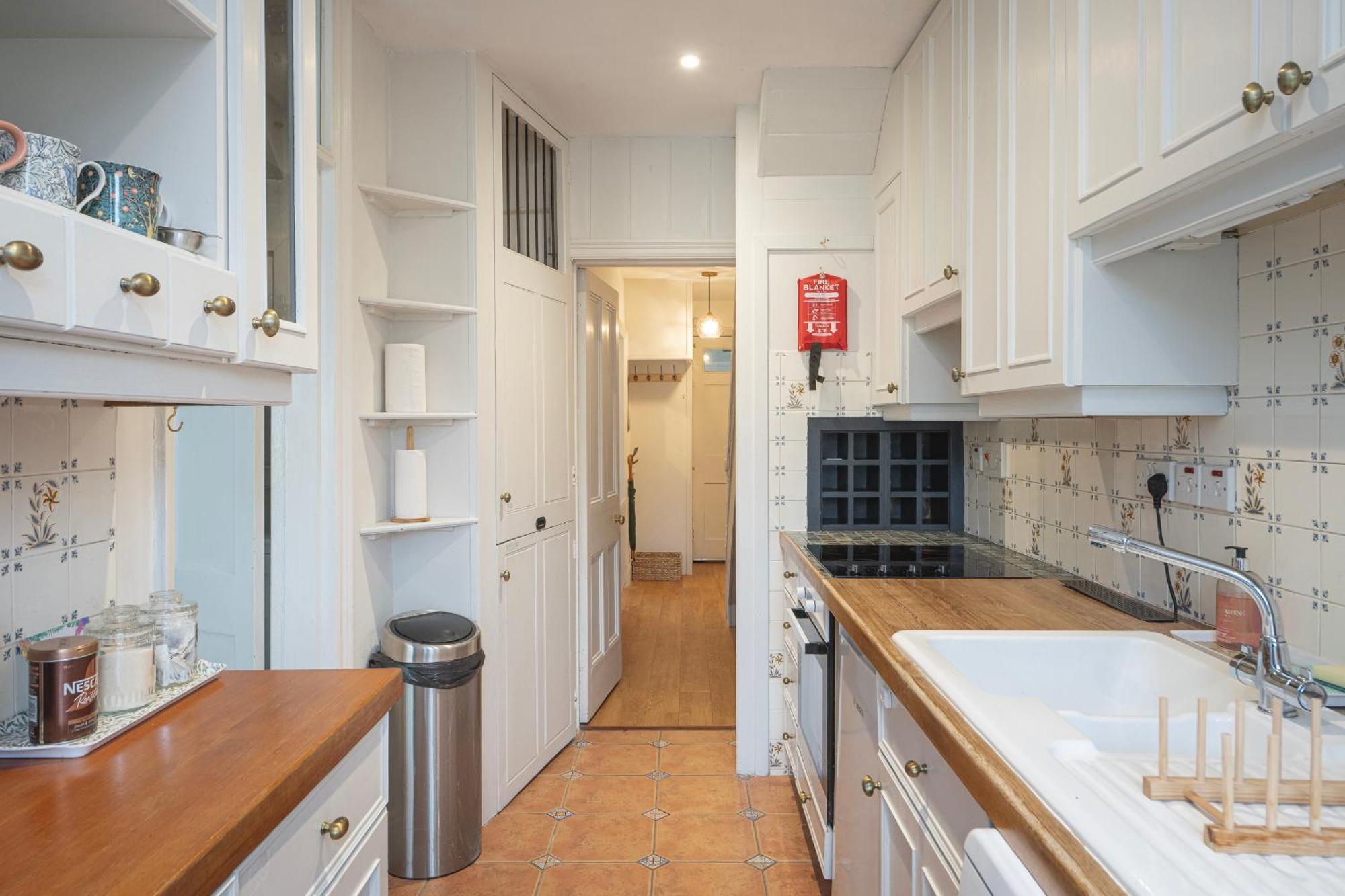 Holiday home Churchill House - Two Bedrooms - Street Parking - Garden *