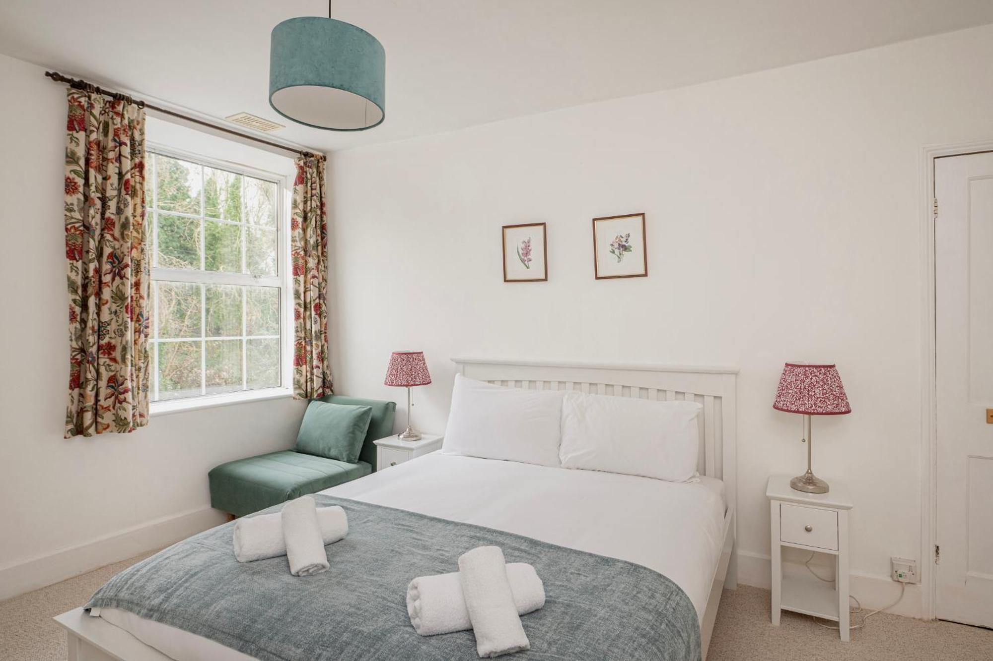 Holiday home Churchill House - Two Bedrooms - Street Parking - Garden Bath