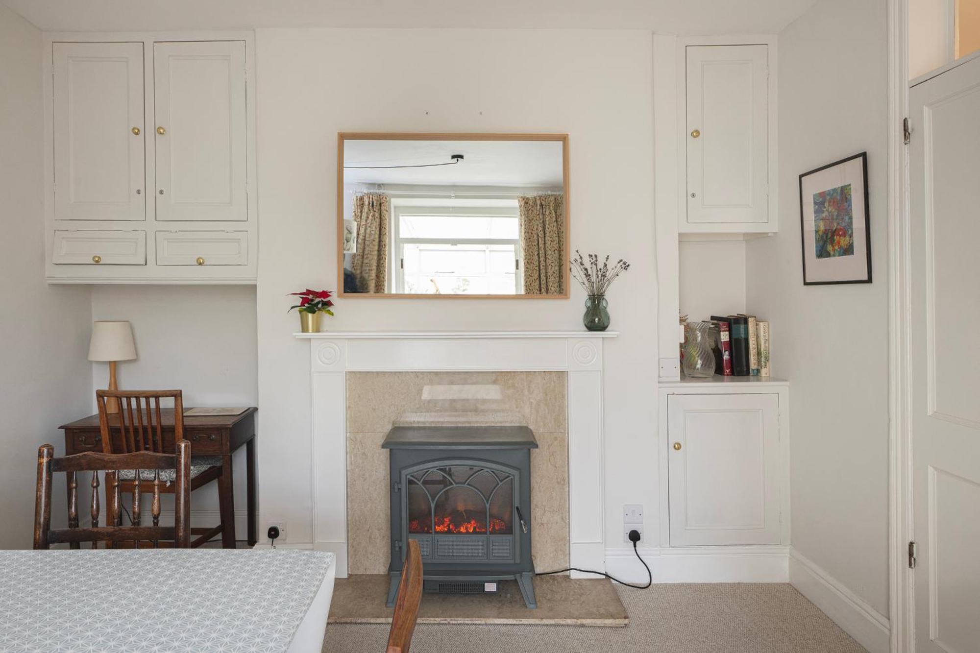 Holiday home Churchill House - Two Bedrooms - Street Parking - Garden Bath