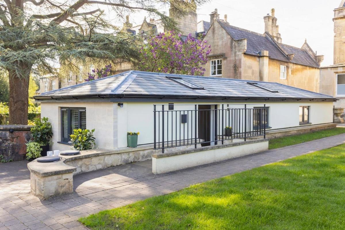 Self Contained 1 Bed House V Near Centre, Parking Holiday home Bath