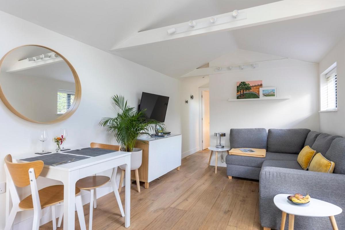Holiday home Self Contained 1 Bed House V Near Centre, Parking *