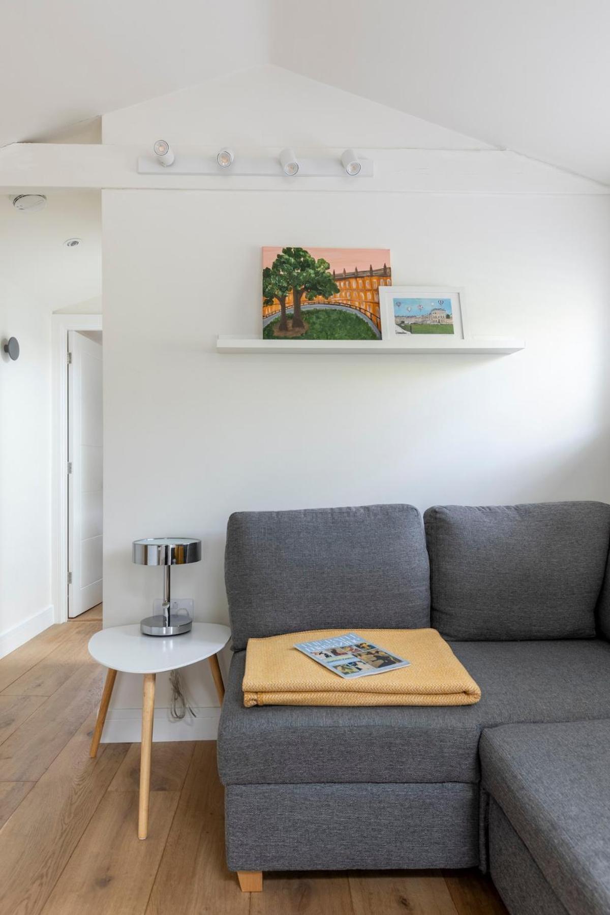 Self Contained 1 Bed House V Near Centre, Parking Bath