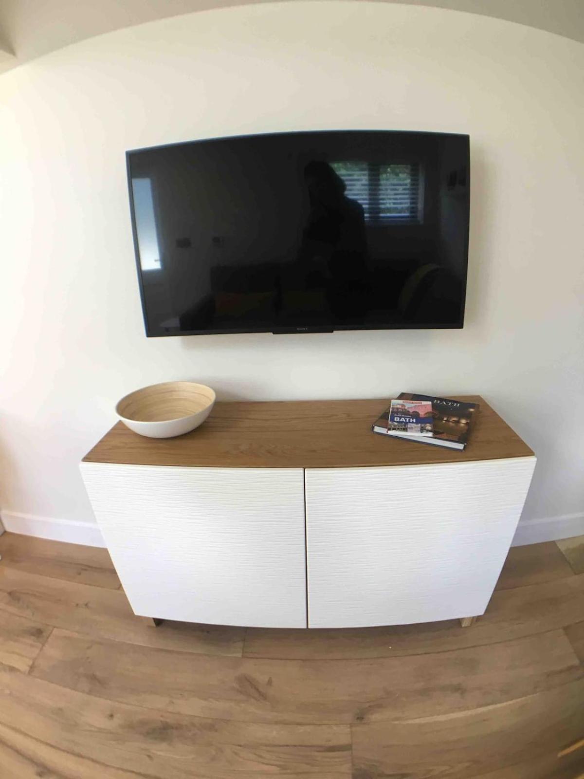 Self Contained 1 Bed House V Near Centre, Parking Holiday home *