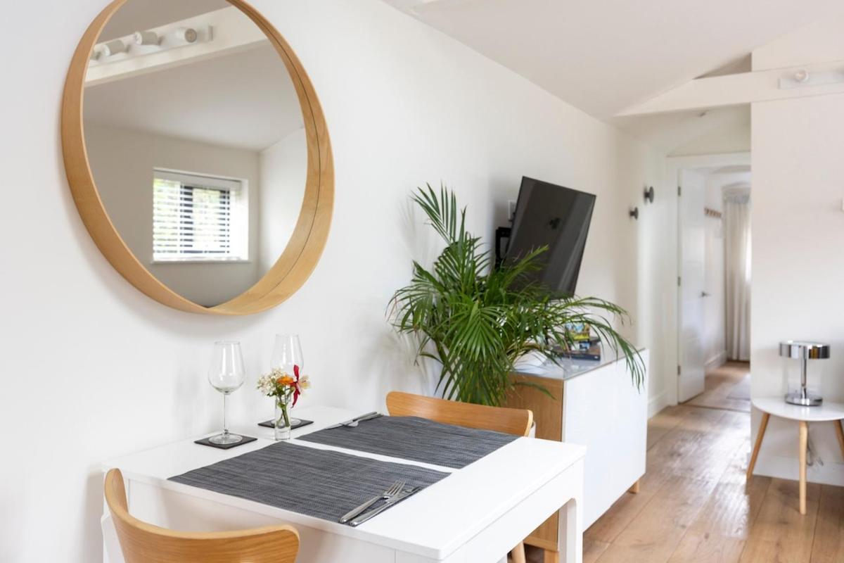 Self Contained 1 Bed House V Near Centre, Parking Bath
