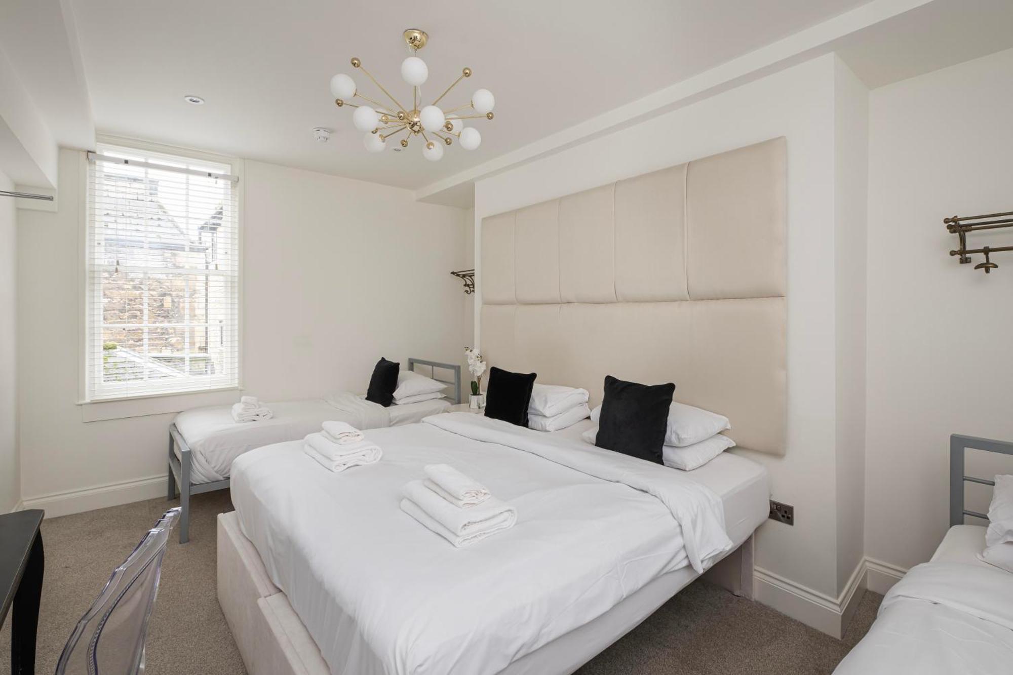 Luxury With Terrace In Sleeps 10 Holiday home