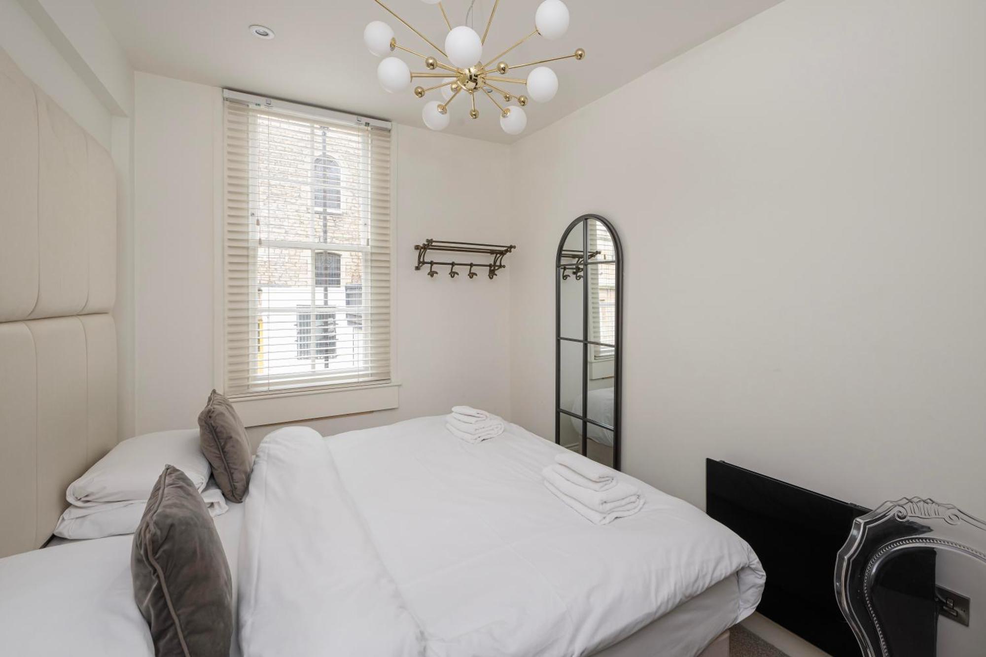 Luxury With Terrace In Sleeps 10 Holiday home *